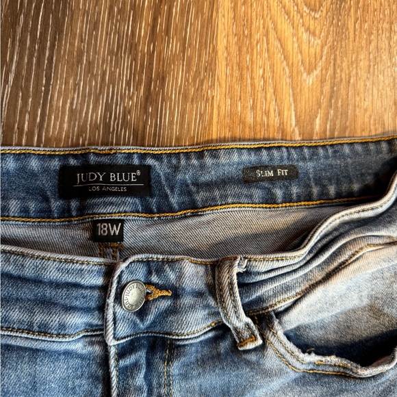 Classic Judy Blue Denim Jeans, light wash, 18W, slim fit - Picture 6 of 9